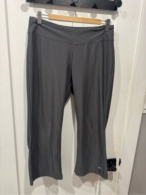 Nike Women's Gray Active Carpi Style Workout Pants
